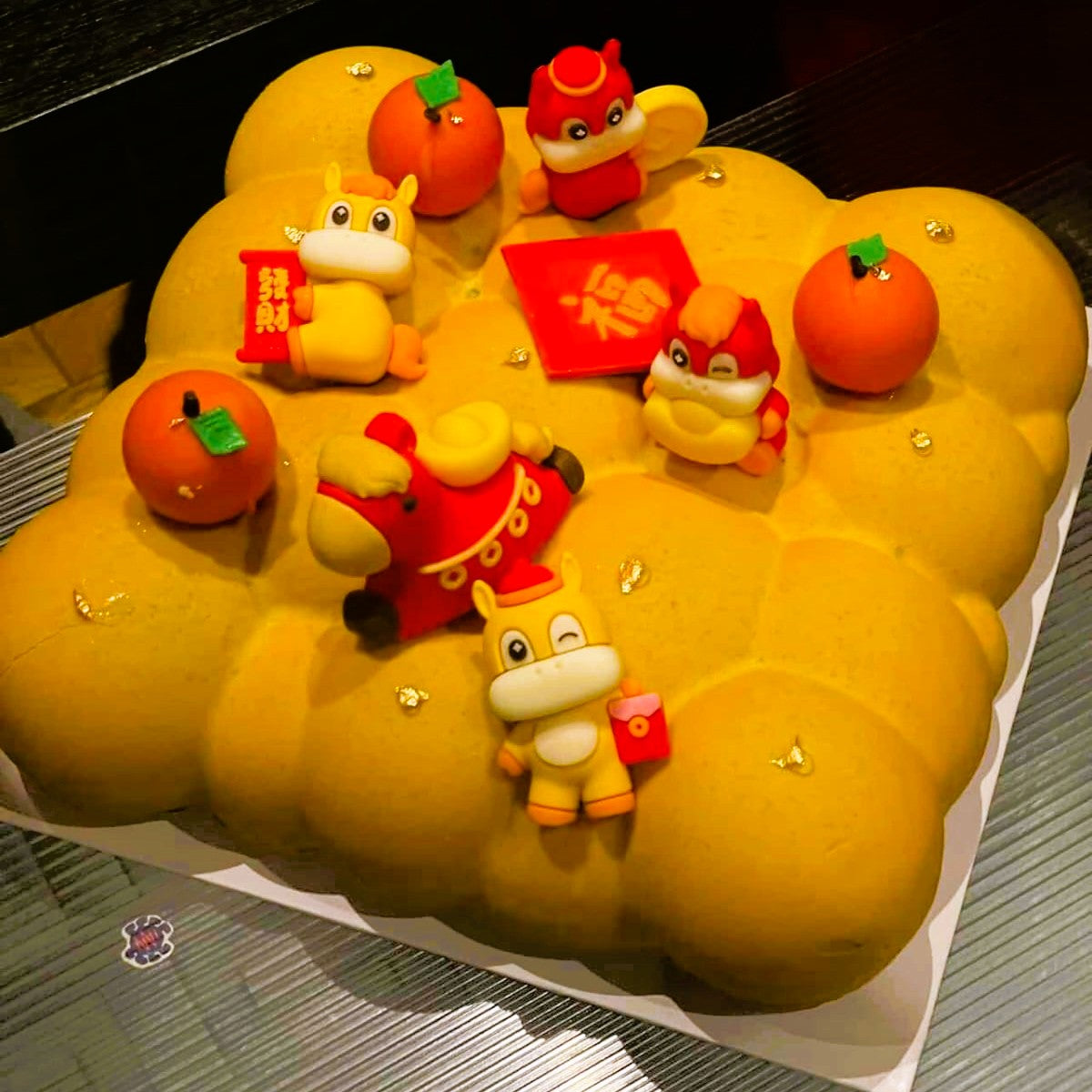 Golden Sesame Noir Cake Cloud