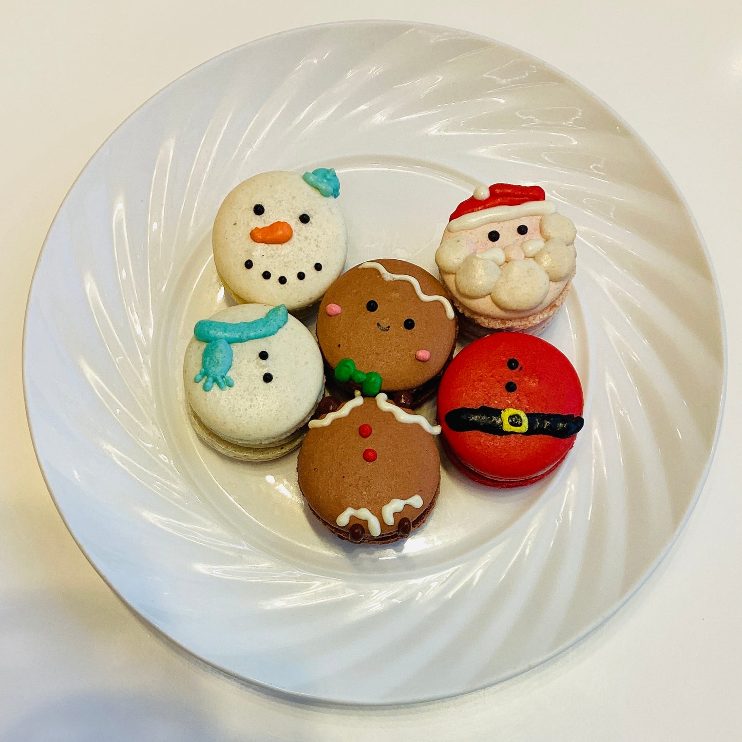 Paired Holiday Macarons