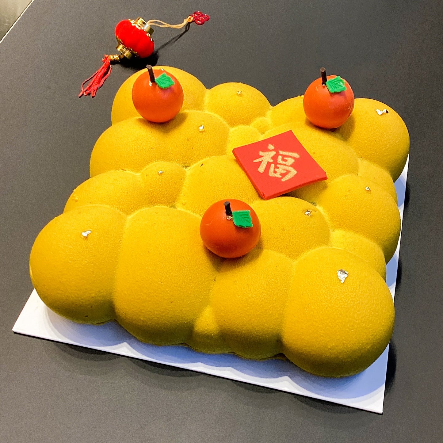 Golden Sesame Noir Cake Cloud