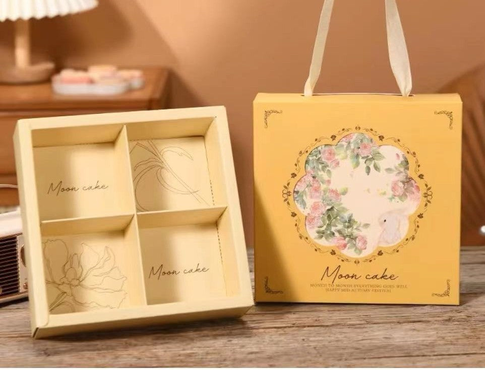 Traditional Mooncake - White Lotus Seed Salted Egg